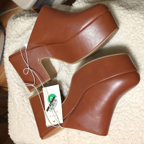 A New Day Women's Clogs - Picture 3 of 9